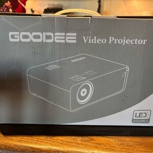 GooDee Video Projector